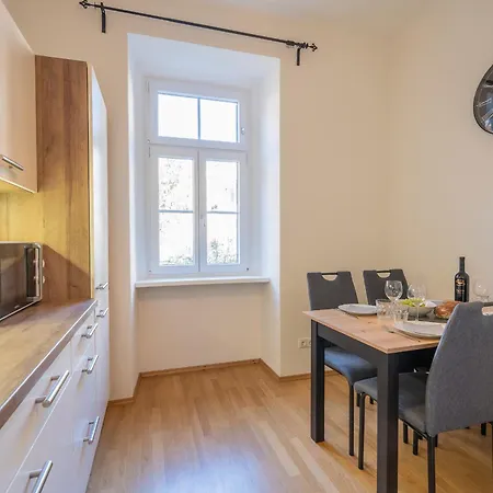 M&o Apartment, Zentral In Innenstadt-& Bahnhofsnaehe - Parkgarage