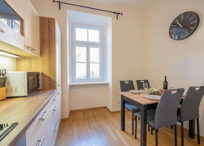 M&o Apartment, Zentral In Innenstadt-& Bahnhofsnaehe - Parkgarage